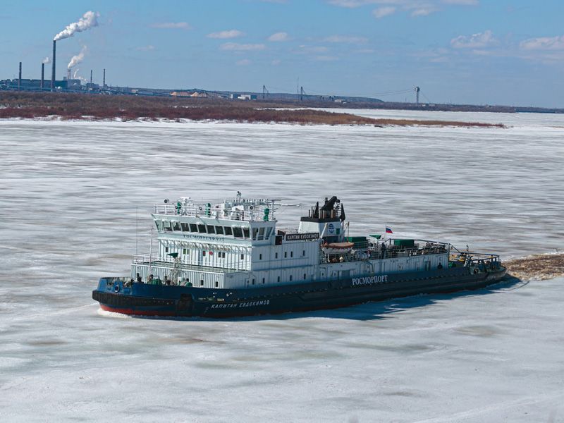 Icebreaking started in and around the seaport of Arkhangelsk