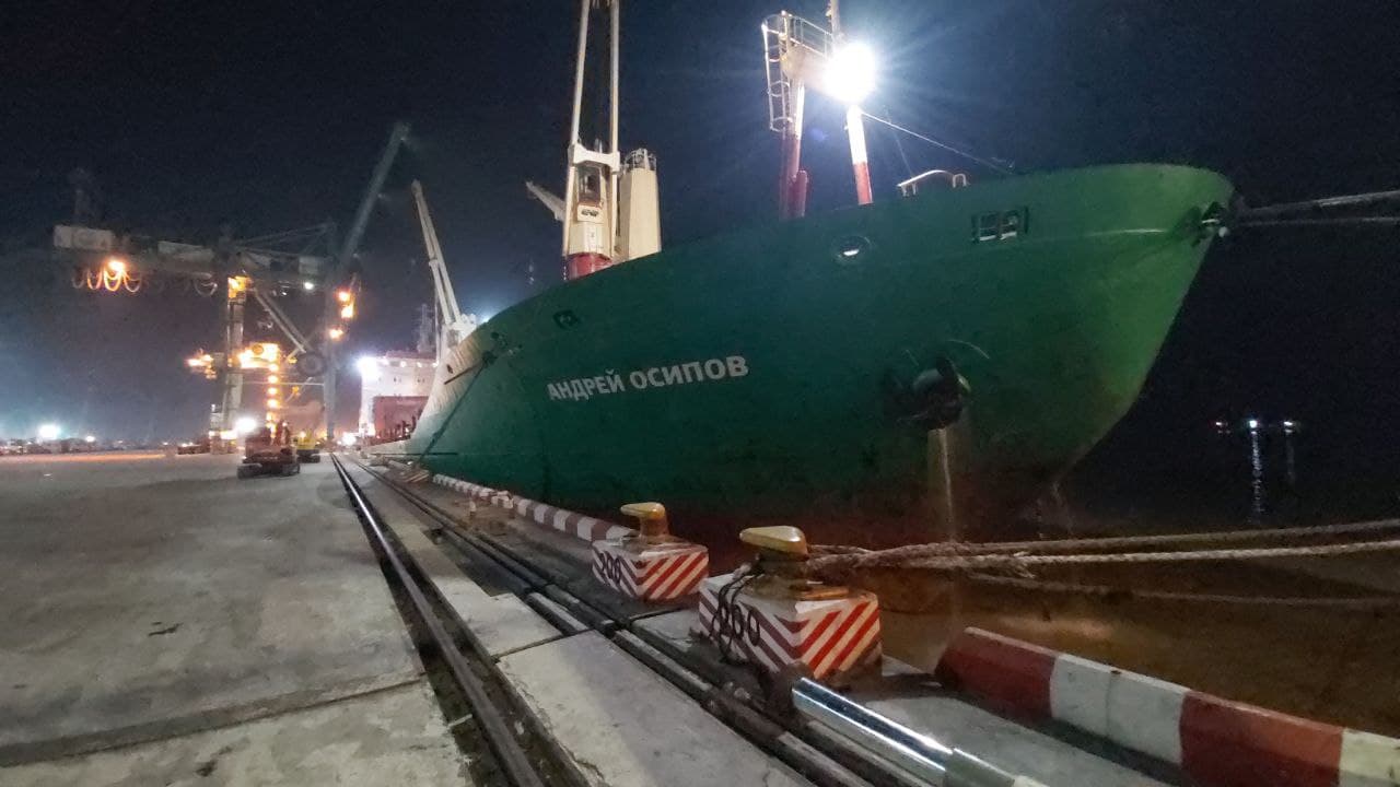Andrey Osipov in Myanmar waiting for the loading to begin 
